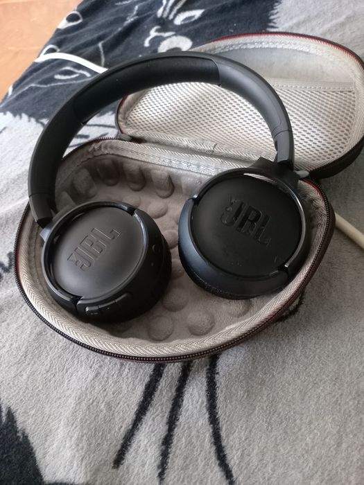 Продам смарт часы и наушники JBL