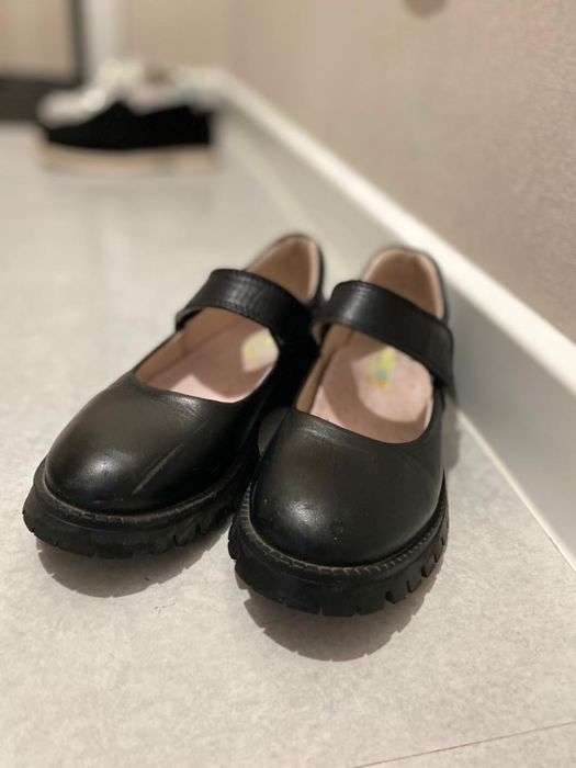 Школьные туфли