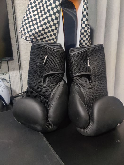 Продам боксерские перчатки