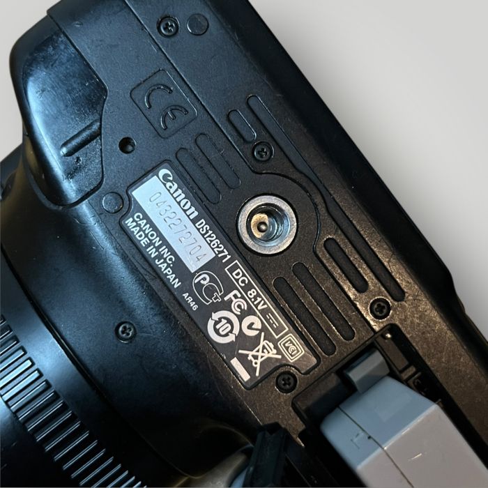 Продавам Canon 550D  + Обектив + Батерия + Зарядно