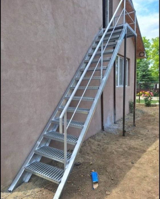 Scari zincate de exterior