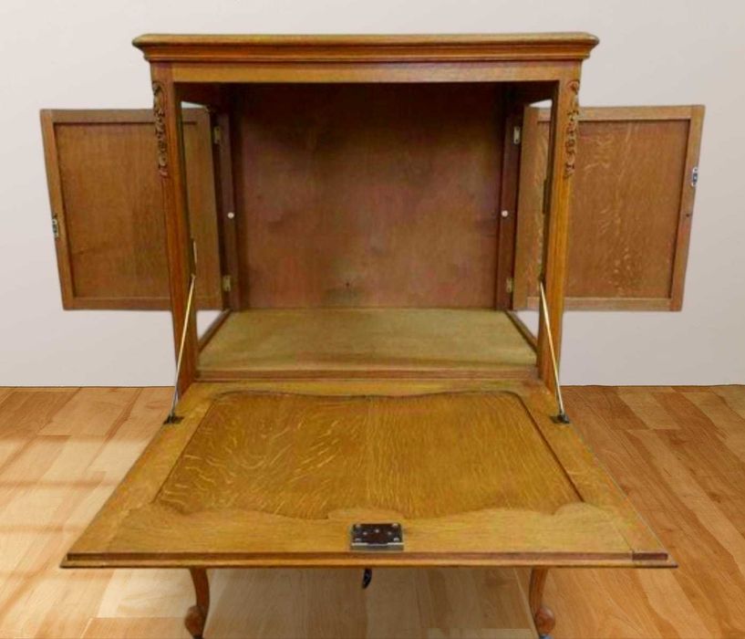 Ръчно резбован шкаф барче от бял дъб в стил "ЛУИ XV"