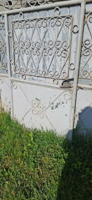 Porți de fier din teava galvanizata (portile mari + poarta mica)