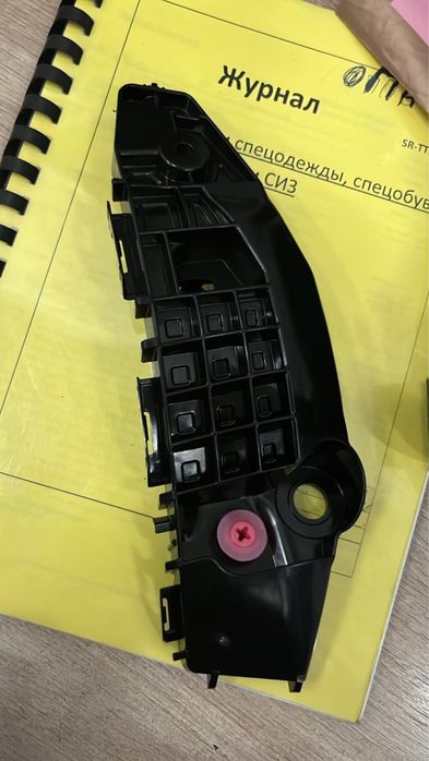 кронштейн бампера RAV4 2019-