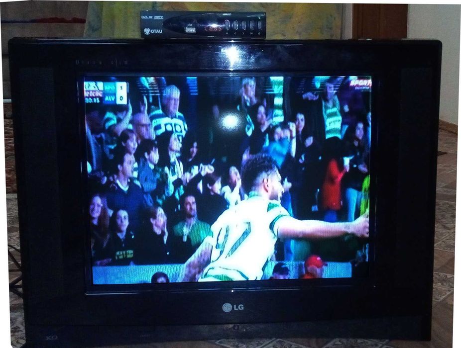 продам б/у  телевизор LG