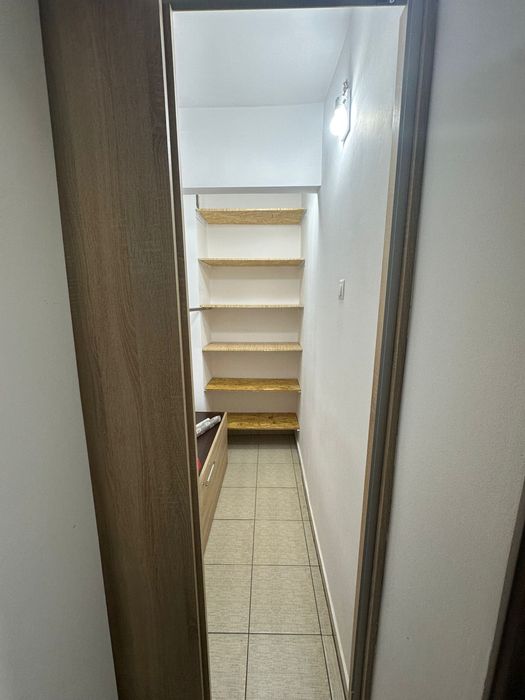 Închiriez garsonieră!