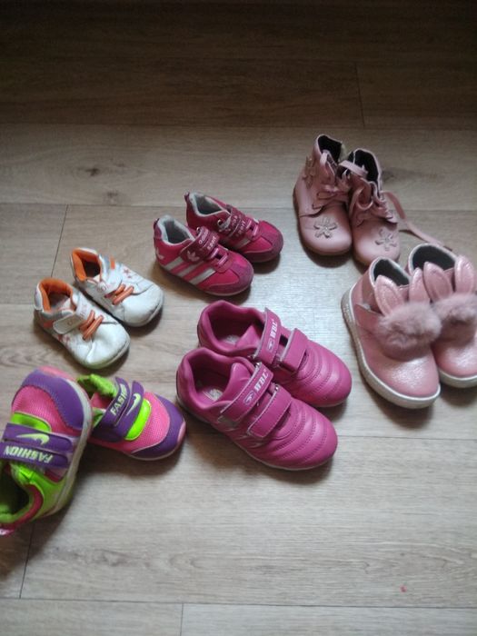 Продам детскую обувь