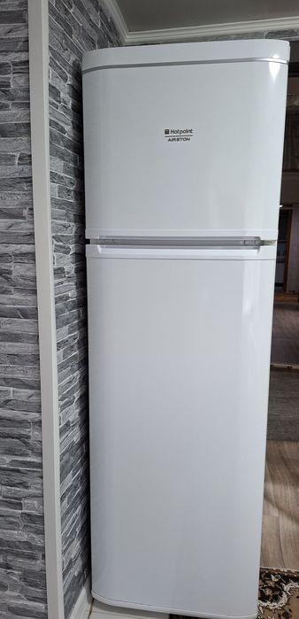 Холодильник Ariston