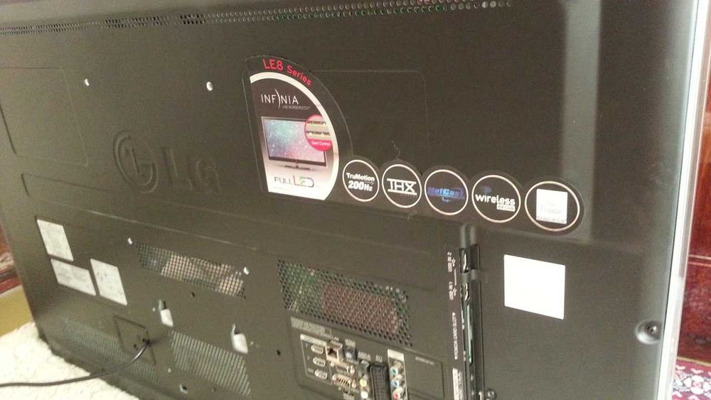 Телевизор LG 42LE8500 -ZA LED