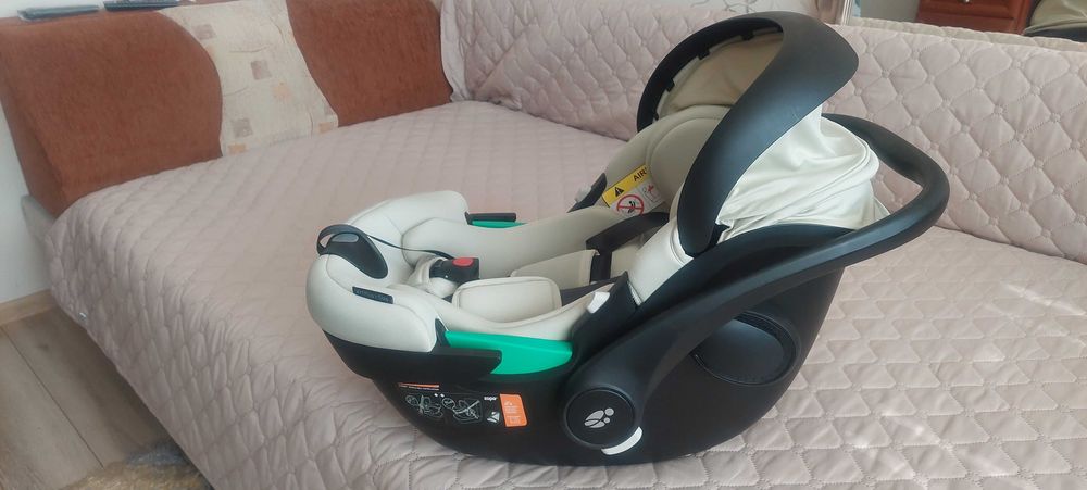 Помпа за кърма и столче за новородено