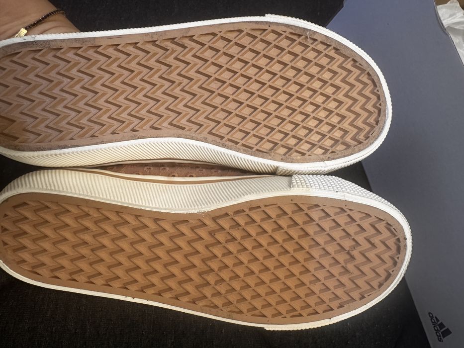 Новые кеды на девочку.