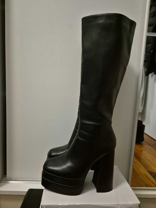 Дамски ботуши на висок ток