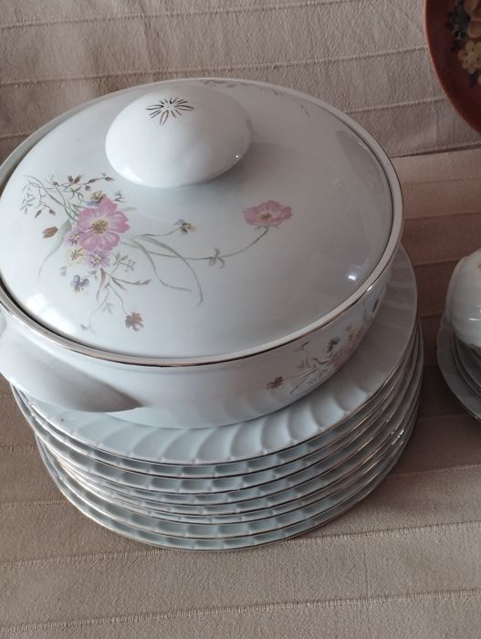 Продам столово-чайный сервис