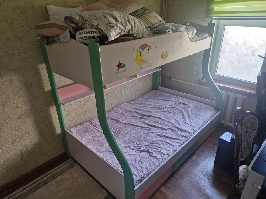 Двухъярусная кровать в хорошем состоянии