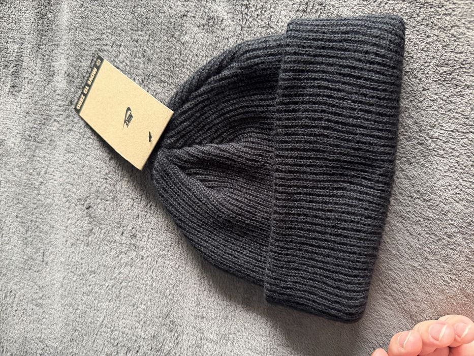 Nike Terra beanie caciula unisex neagra cu logo mic discret marime OS noua originala
