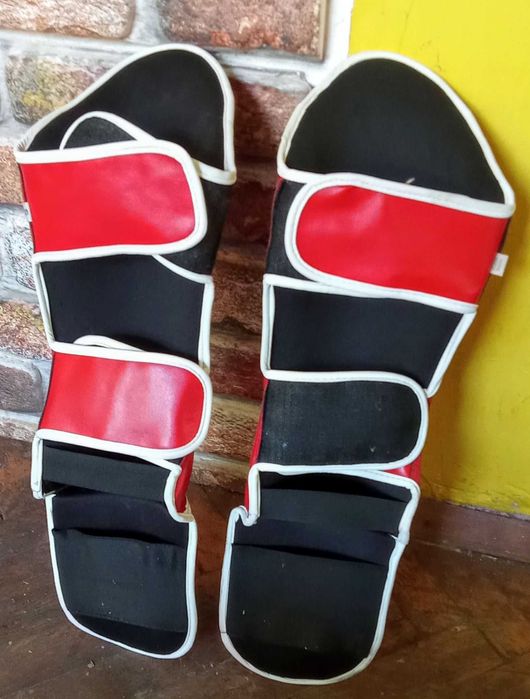 Екипировка за Кик бокс в отлично състояние,за най-малките  размер 10,s