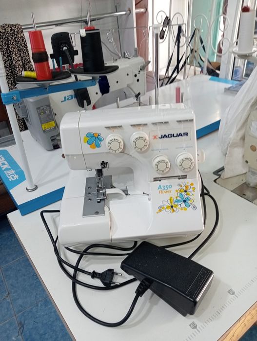 Оверлок  Ягуар, в отличном состоянии