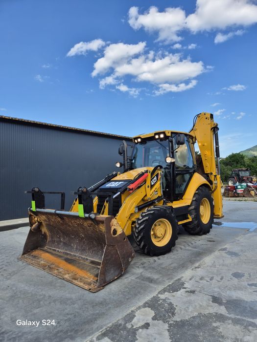 Buldoexcavator Caterpillar