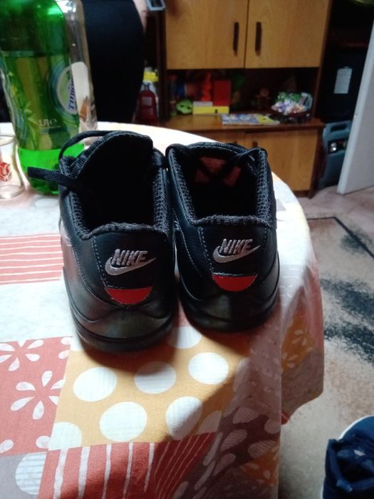 Много запазени английски маратонки