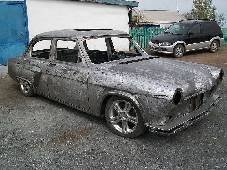 Mercedes-Benz E500 - Волга ГАЗ 21