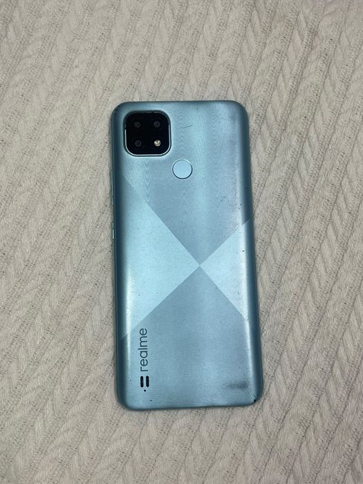 realme C21         б