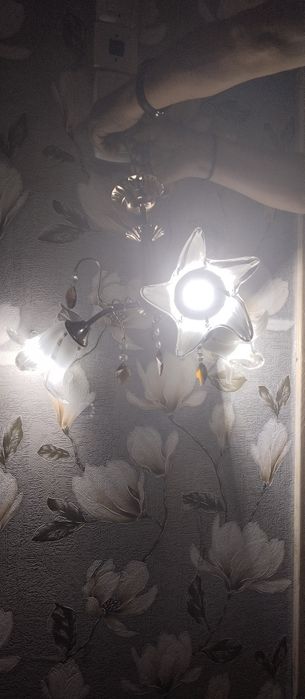 Продам люстру на 3 лампы