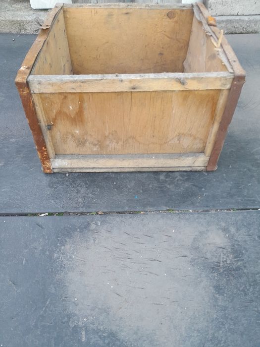 Деревянный ящик,стол верстак,металлические ядра