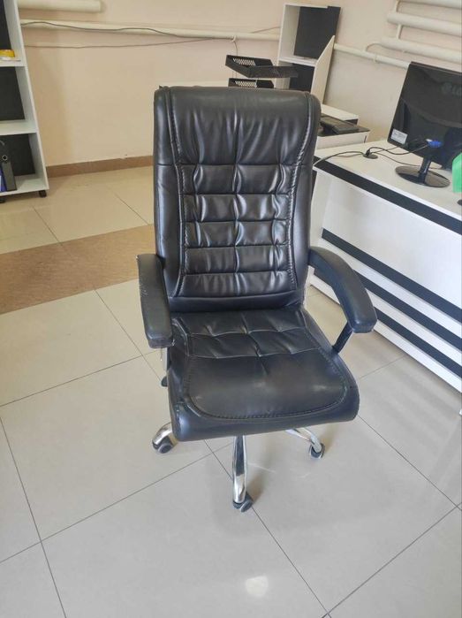 Продаётся б/у кресло руководителя