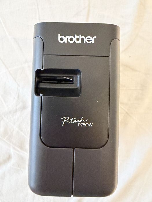 Imprimantă etichete Brother p touch + 327benzi TZe 18/24mm – 2.499 lei”