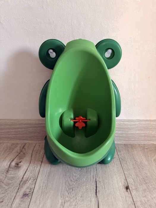 Продам горшки и писсуар