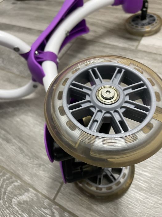 Masinuta copii Orion Flash violet cu roti luminoase