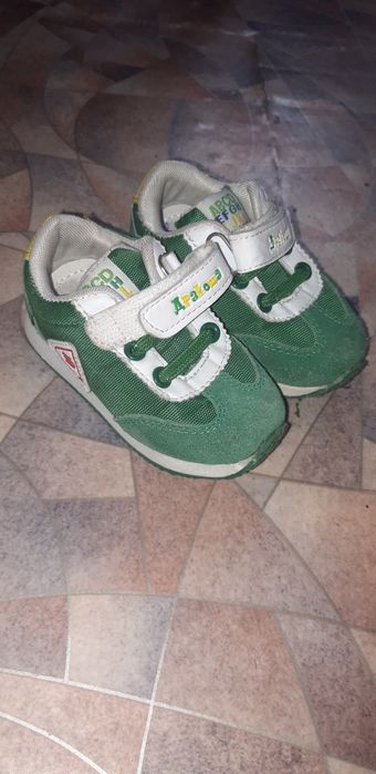 Продам детскую обувь