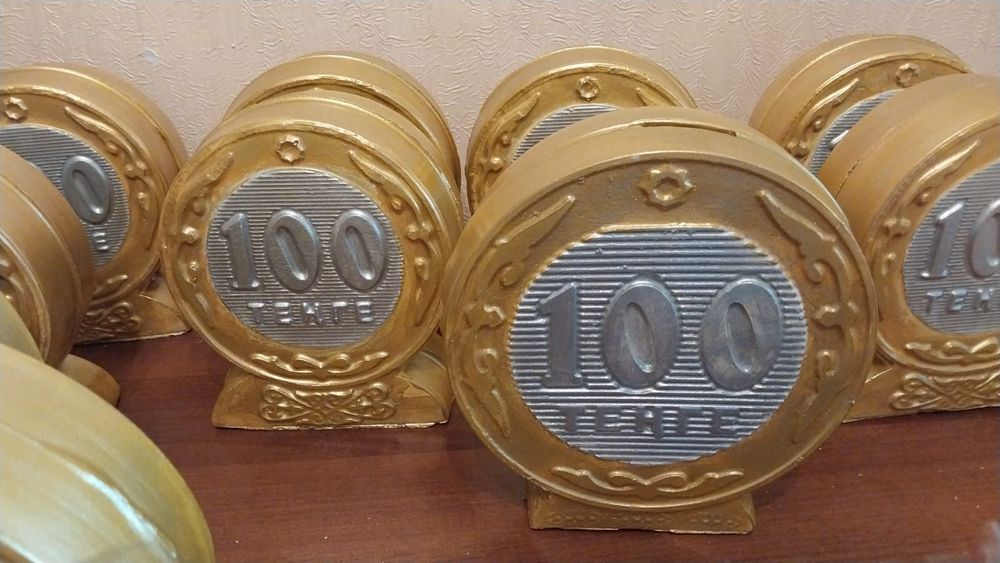 Той бастар гипстан жасалған капилка