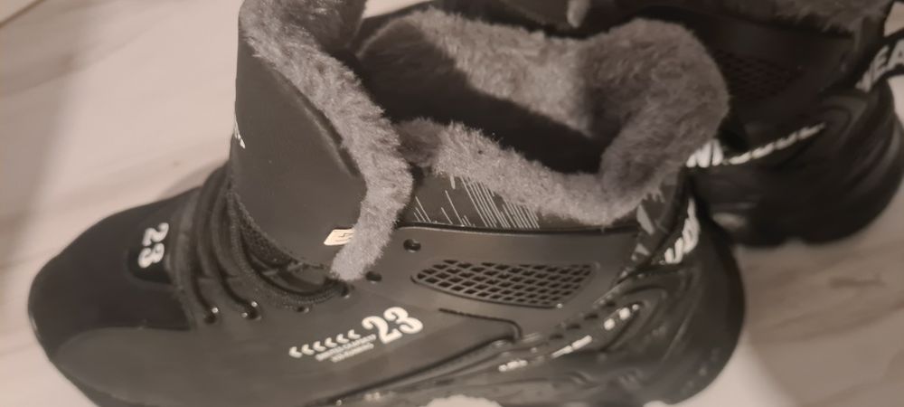 Adidași  nou.mar 41 bărbați  la 120.lei