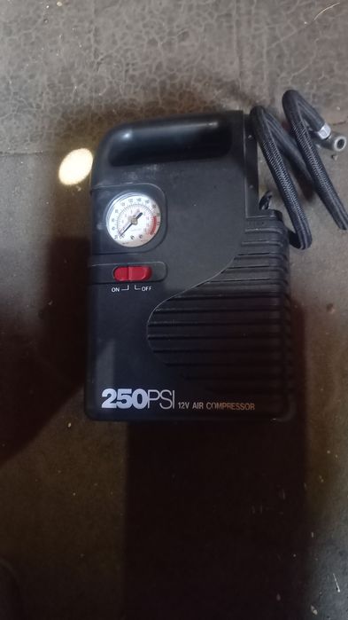 Compresor pentru rotiauto