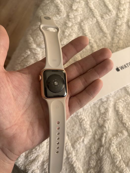 Продам Apple Watch se 40mm