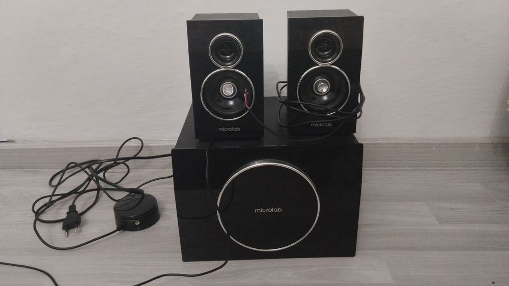 Продам микроклаб M-BT2D все рабочие все работает