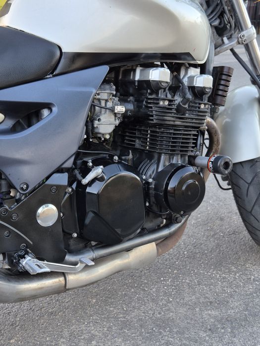 Kawasaki ZR-750 Naked, 4 cilindri în linie