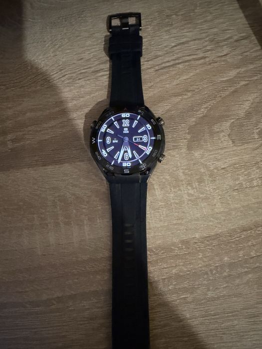 часовник huawei ultimate