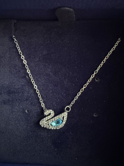 Swarovski колие с лебед