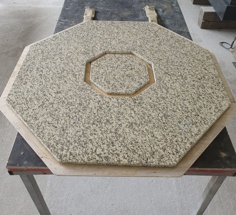 Masa travetin exterior gradina
