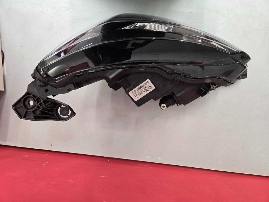Оригинален  фар  Пежо 208  Peugeot 208  2008 full Led