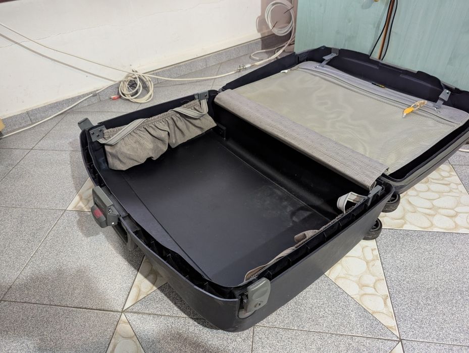 Куфар с колелца и твърди стени - голям