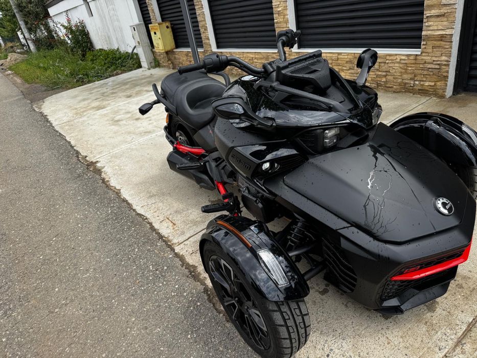 Vând Can-Am Spyder