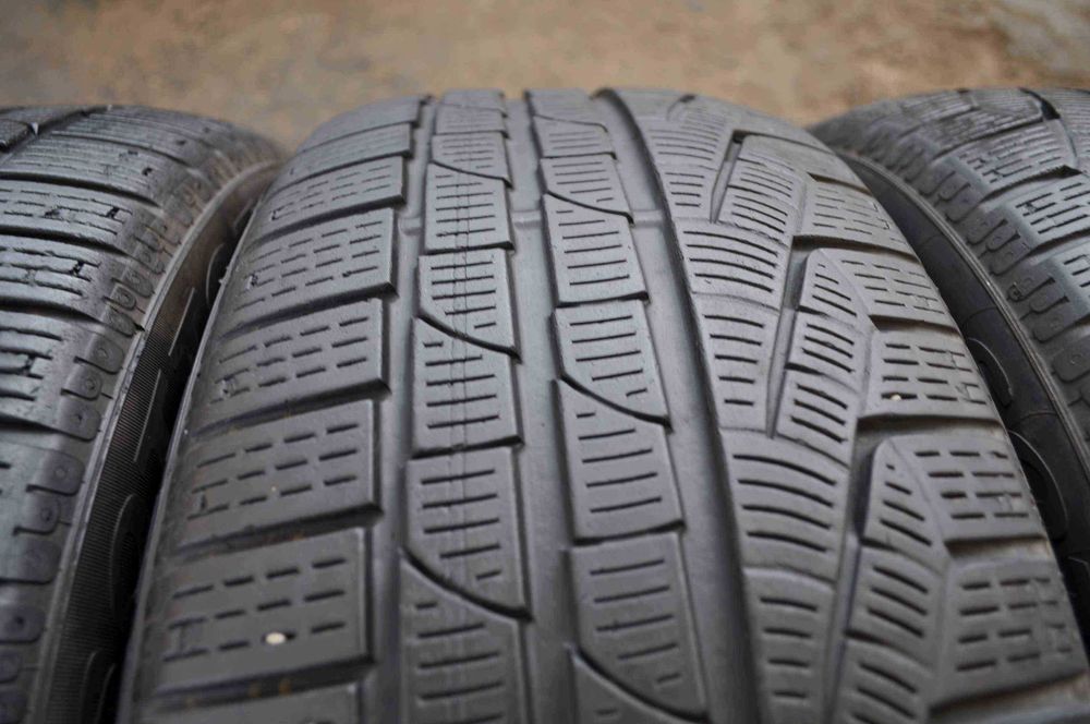 SET 2 Anvelope Iarna 225/45 R18 PIRELLI Sottozero Winter 240 Runflat
