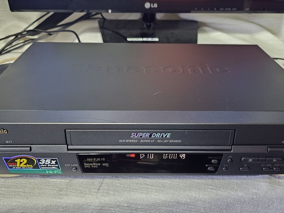 Vând videorecorder Panasonic