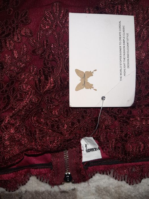 Платья вечерние новые