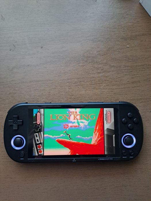 Trimui Smart Pro - ретро гейминг конзола