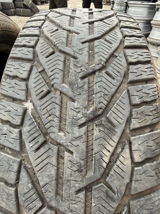 2 броя зимни гуми Tigar 225/50 R17 Dot 0824 ном 504