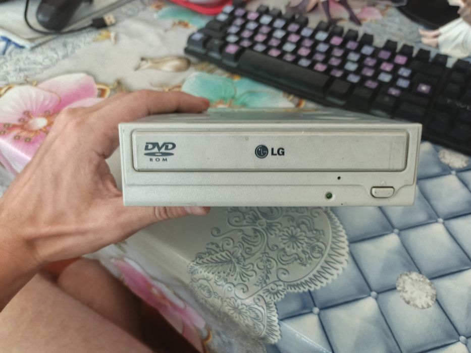 DVD-ROM привод LG GDR-H30N